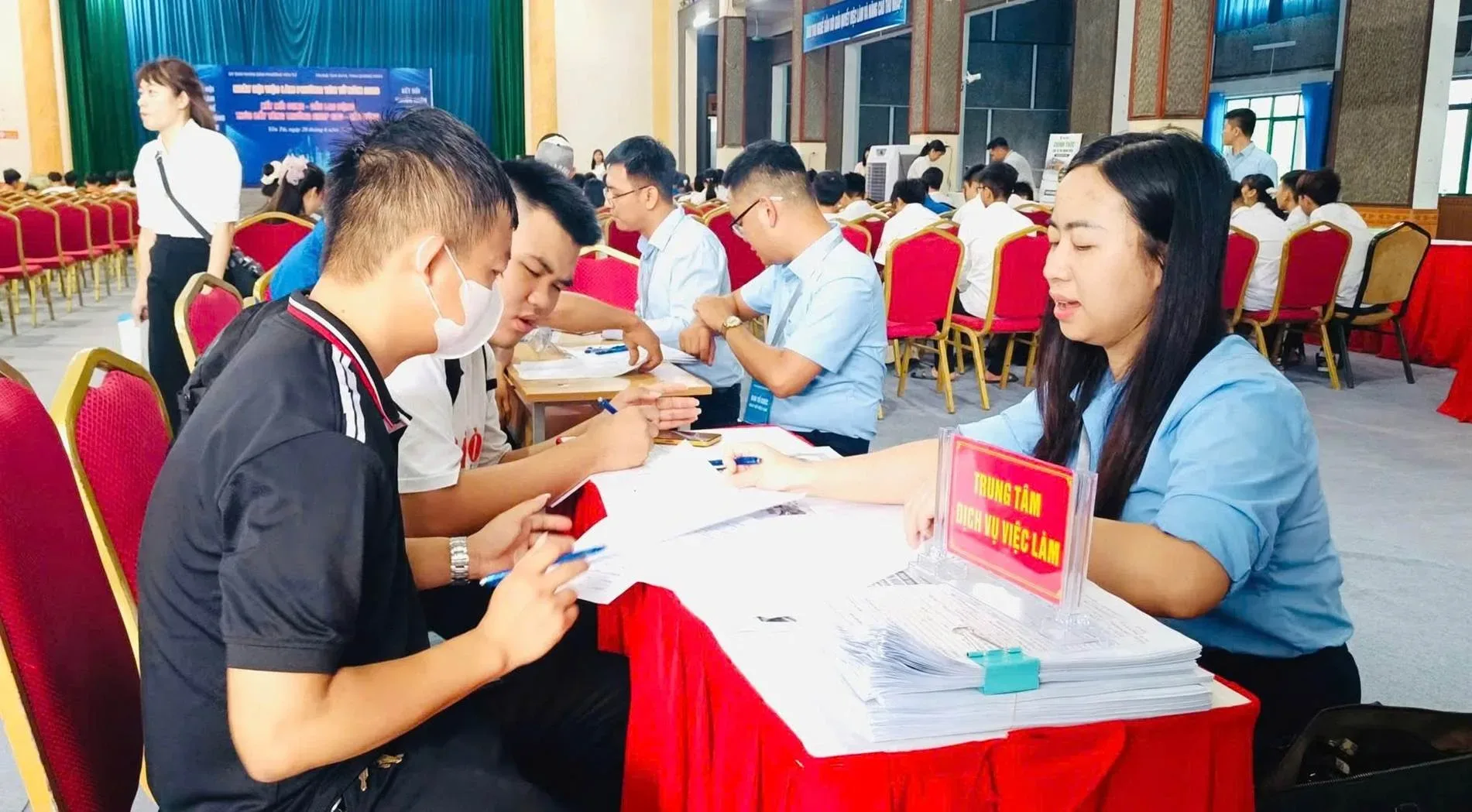 Quảng Ninh: Triển khai nhiều giải pháp hỗ trợ đưa người lao động trở lại thị trường việc làm sau thất nghiệp